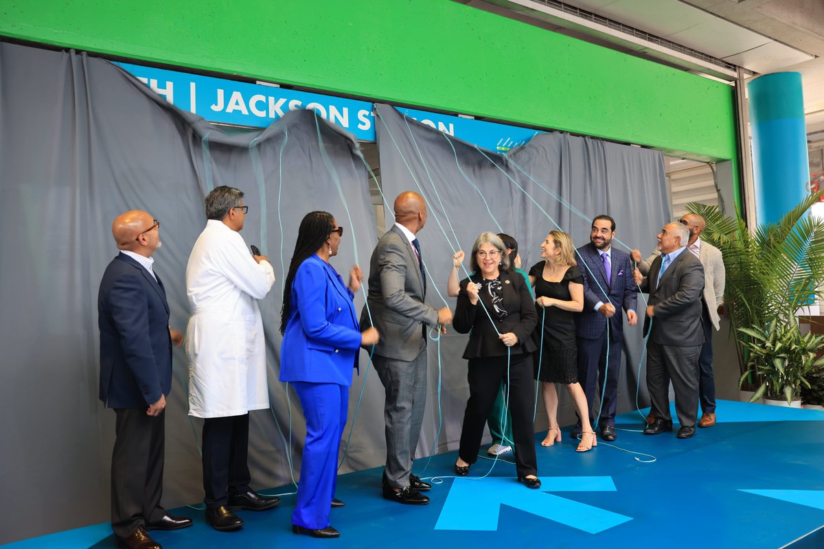 UMiamiHealth's tweet photo. 📈The renaming of the UHealth | Jackson Station marks the start of a 20-year collaboration that will generate new funding for Miami- Dade’s transportation infrastructure. With over 13.4 million annual riders, this initiative promises to inspire healthier living and improve access to advanced healthcare. Here's to a healthier future for all! #UHealthDifference #JacksonHealthSystem #GoMiamiDade