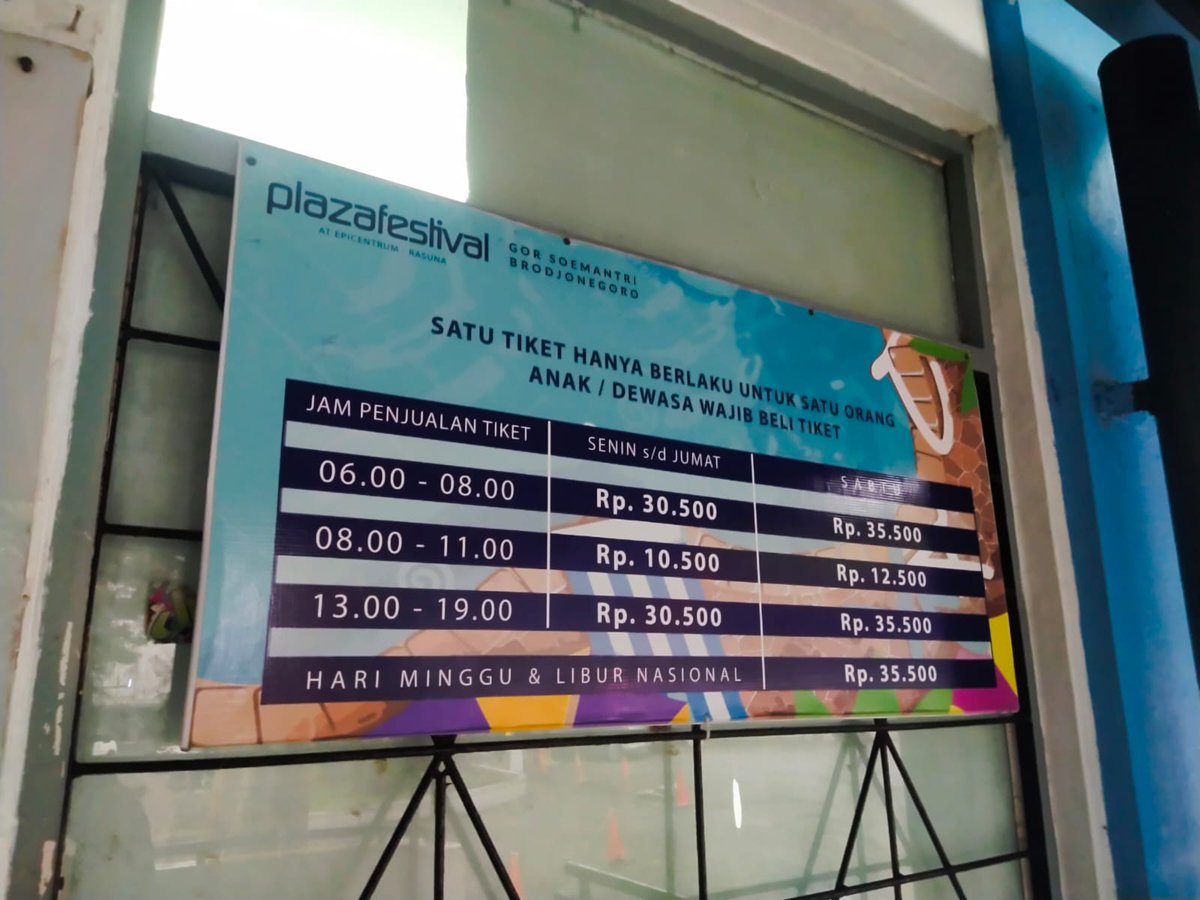 SocialUdin's tweet photo. B. Berikut  jam operasional dan harga tiket kolam renang Pasfes #pasfes #kolamrenang https://t.co/JTGCgGjYIk