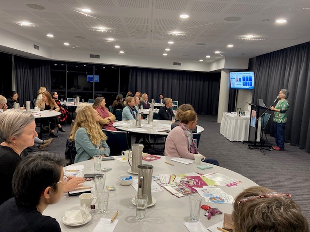 wapha_phns's tweet image. Health professionals from across the South West recently came together to discuss changing the way we talk about weight.

Dr Jenny Brockis presented on how lifestyle medicine principles can make a difference to supporting patients manage a #healthyweight
news.wapha.org.au/supporting-pat…