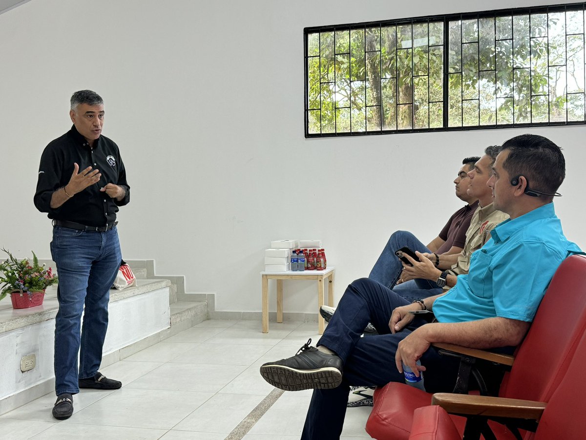 unillanos_'s tweet photo. Socializamos con el alcalde del municipio de Restrepo @alrestrepometa, Dani Linares, nuestro proyecto del Museo de Historia Natural de Unillanos https://t.co/c0FNBmllO5