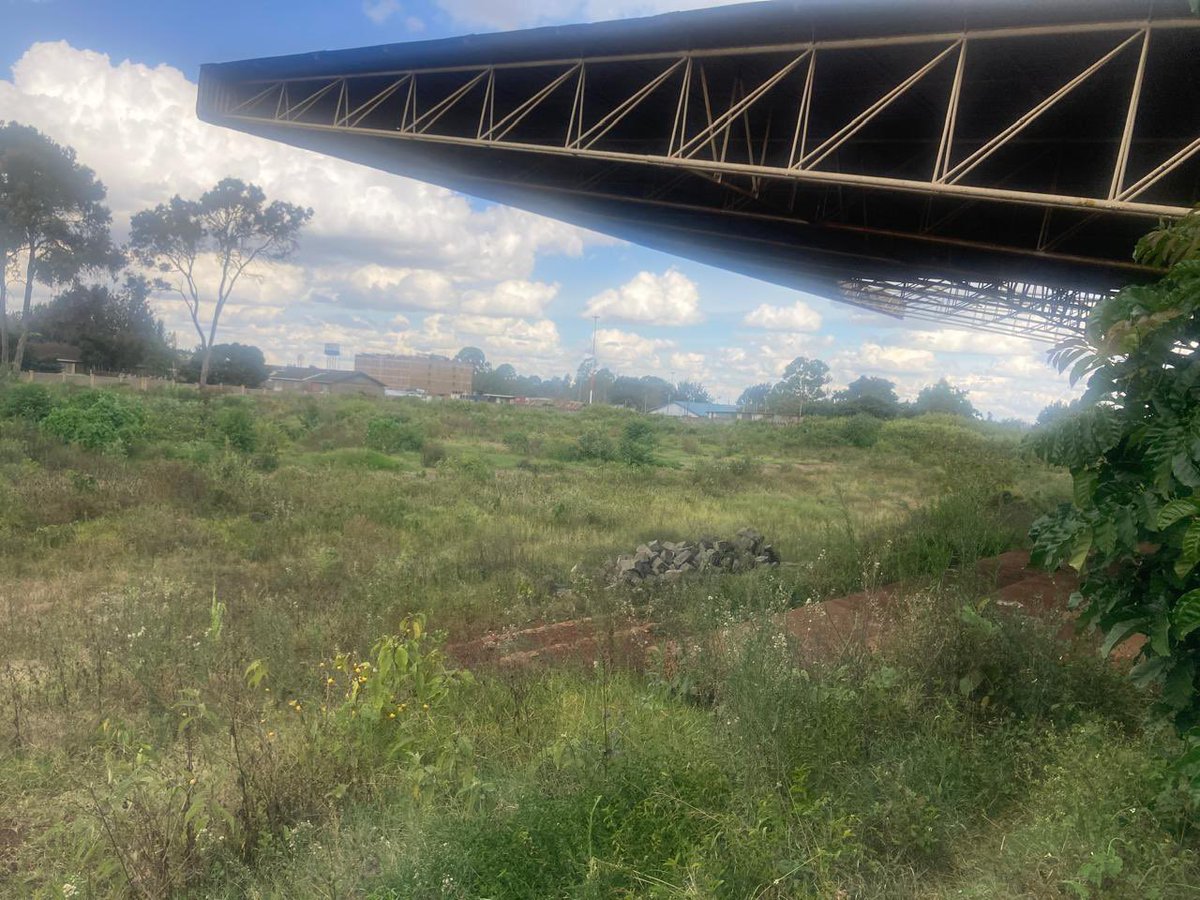 EricNjiiru's tweet image. Woodley Stadium in Kibra was allocated Ksh78m and a further Ksh30m as a supplementary by @SakajaJohnson’s county government of Nairobi but nothing has happened for close to two years. The last game here was during pre-covid. 
See more videos below: