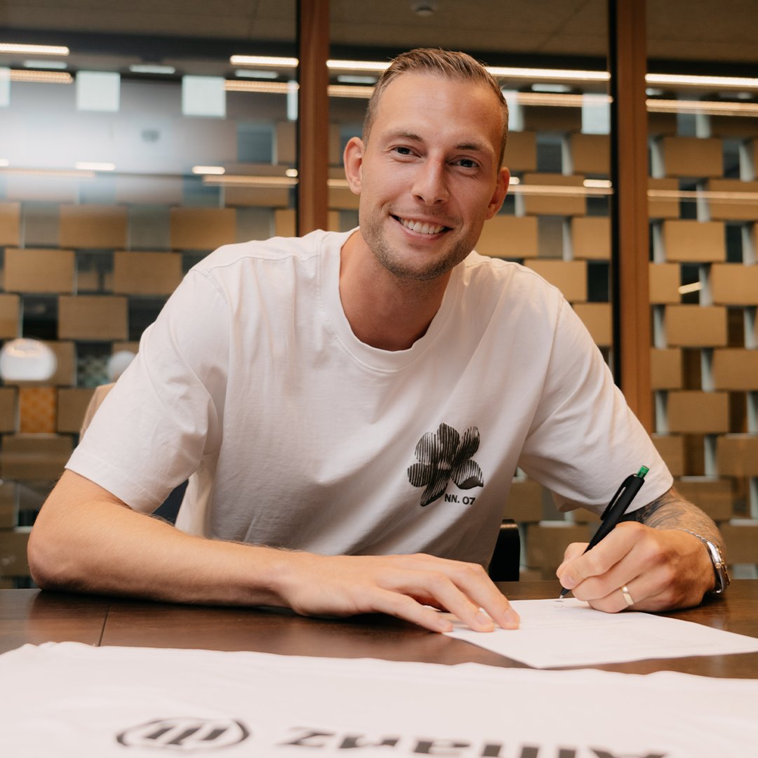 ClubBrugge's tweet photo. Gimme, gimme, gimme our new striker from Sweden. 🎶🇸🇪 #GN19