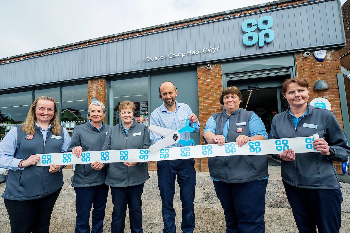 coopukpress's tweet photo. Killay's Co-op relaunches with fresh new-look following major makeover to transform the store for member-owners & customers in the #community...
#GowerRoad #Killay #Swansea #Wales @coopuk
You can read more here: https://t.co/uF0EEparmK https://t.co/ooFJA6jZnq