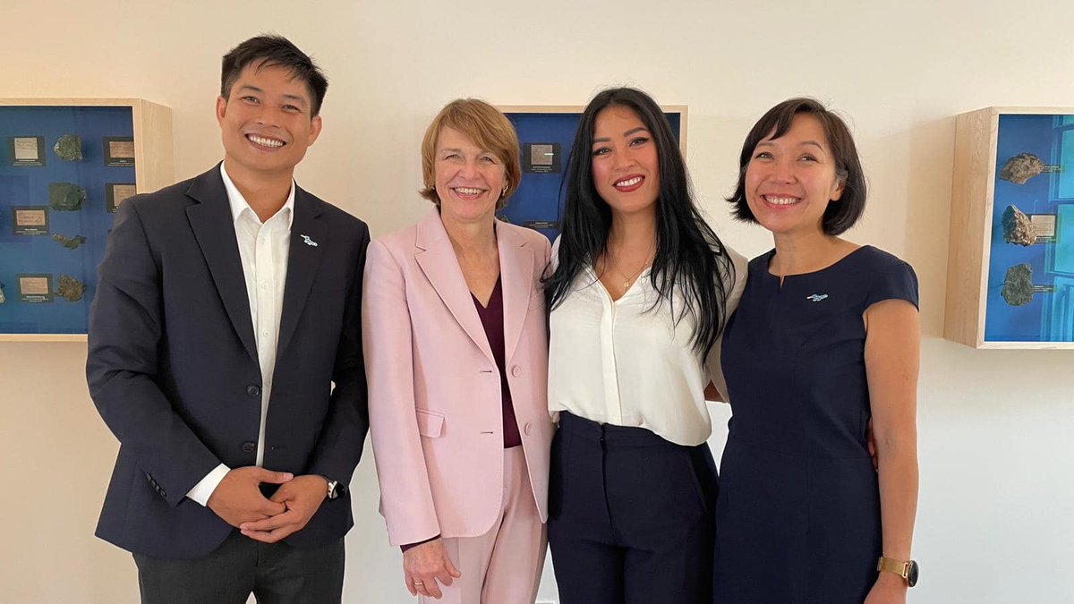 BlueDragonVN's tweet photo. Co-CEO @DoDuyVi and leaders of Blue Dragon Germany had the pleasure of meeting German First Lady Elke Budenbender today in Berlin. Global partnerships are essential to combat human trafficking. https://t.co/QytFcfjUDj
