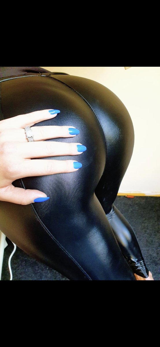 mrsdenise013's tweet image. Nondeju van wie is deze mooie ronde bil 😍😍 Die wil je toch aanbidden??

#findom #findomNL #findomBE
#geldslaaf #tikkieslaaf #femdomNL