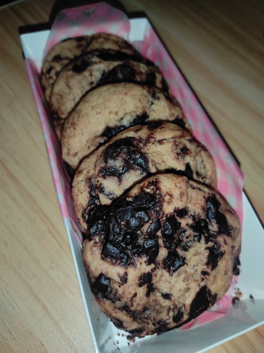 b0mbit's tweet photo. finally got my @kuqeph cookies again 🥹 ✨this time my fave flavors edition✨
y'all they are so generous in size and definitely very generous in flavours as well~

(if u wanna have these great cookies in ur tummy-coz u dasurv it, just shoot a dm to @kuqeph or @teddythepinoyb1) https://t.co/fkmCqINYHc