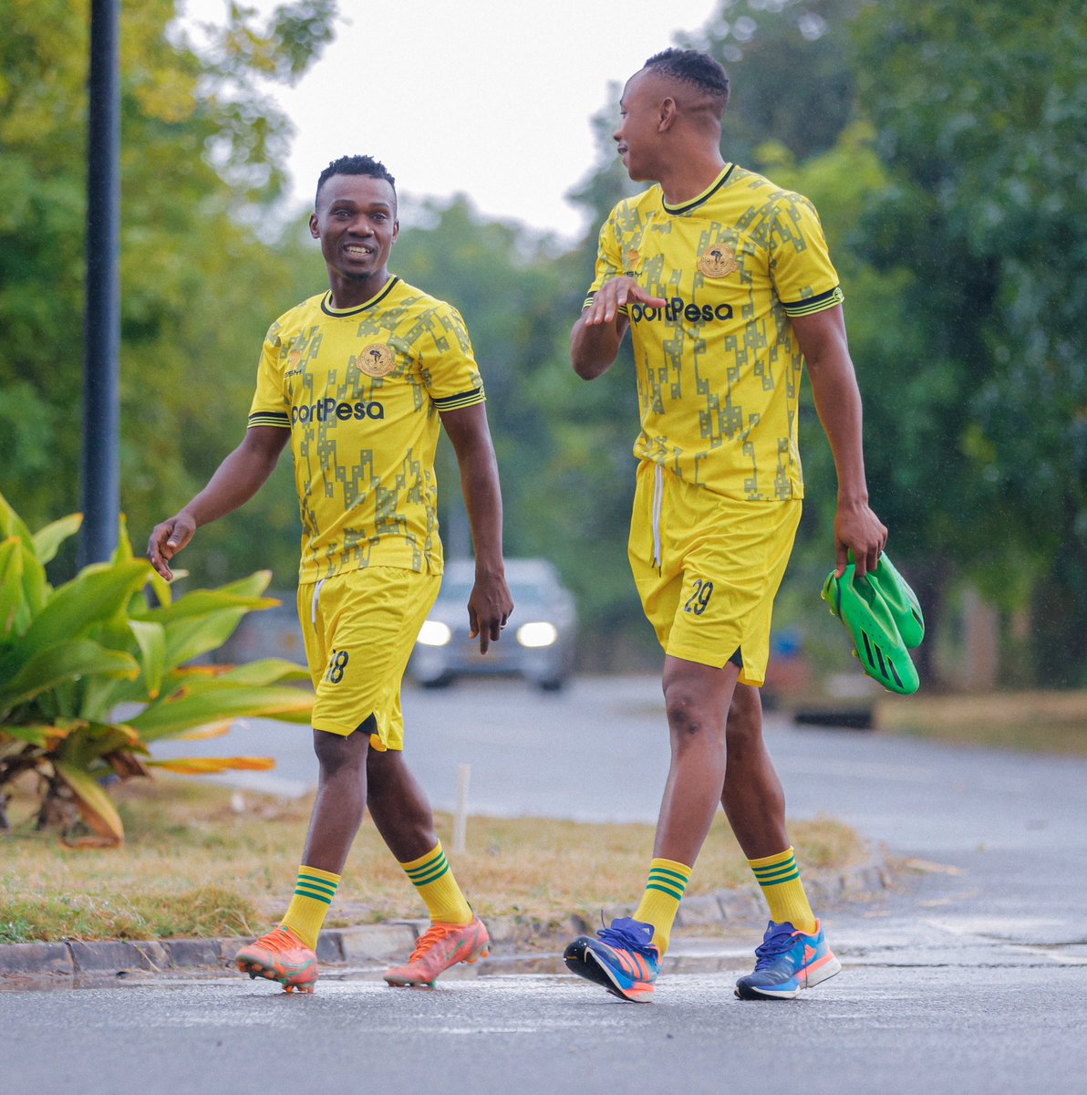 YoungAfricansSC's tweet photo. Muda wa 𝐓𝐈𝐙𝐈🔰💪🏽 #PreSeason 

#TimuYaWananchi 
#DaimaMbeleNyumaMwiko https://t.co/EsTVInPs5x