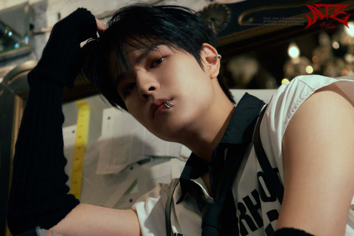 GOLDENSEUNGS's tweet photo. seungmin in the ATE era so far 😵‍💫 https://t.co/gKQ3jrtAvP