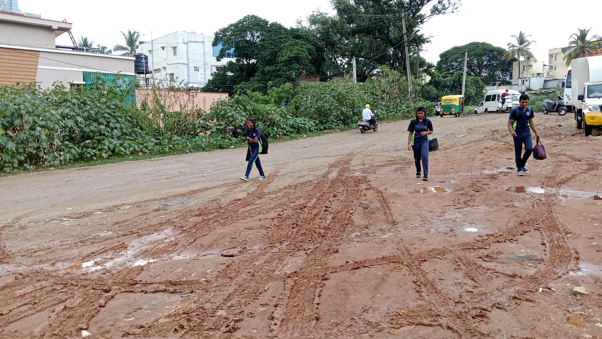 by2_coffee's tweet photo. Dear @Bbmpcares,
Please listen to the children,
and demonstrate civics in action.
Let's set an example,
and inspire tomorrow's citizens.
https://t.co/YShpcdjPXD
ಇಂದಿನ ಮಕ್ಕಳೇ ನಾಳಿನ ಪ್ರಜೆಗಳು. @CMofKarnataka
#ward160 #kerekodiroad #hosakerehalli #rajarajeshwarinagar https://t.co/qL5K2x1hRA
