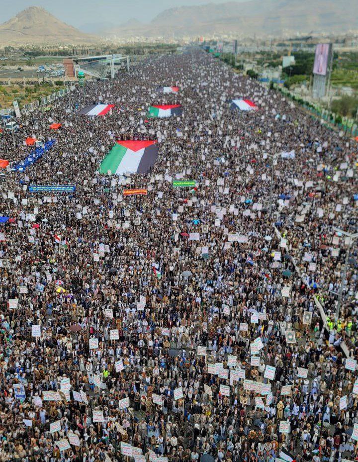 BREAKING:

Happening right now in Yemen.

An absolutely MASSIVE protest for Palestine is unfolding in the streets of Sanaa for the 38th week in a row.

🇵🇸🇵🇸🇵🇸🇵🇸🇵🇸🇵🇸🇵🇸🇵🇸🇵🇸