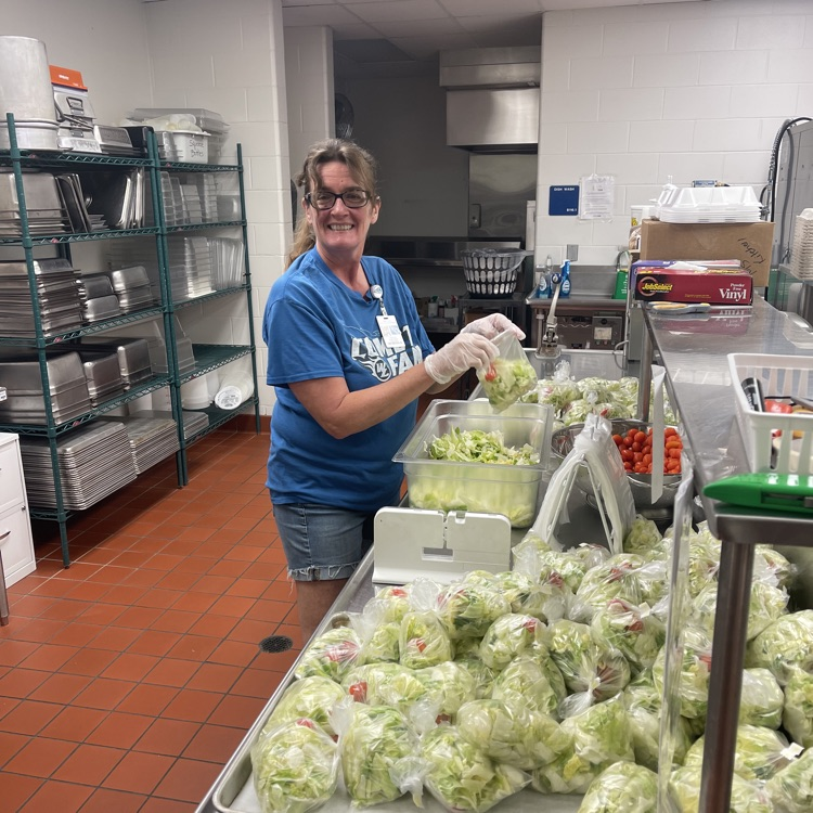 WestLibertyCSD's tweet photo. We are so thankful for our FABULOUS Summer Lunch Team! Thank you for ensuring local children have breakfast and lunch. This summer we've been averaging over 200 meals per day! Keep up the great work! #summerlunchprogram #wlcomets https://t.co/qQIPYr7nZL