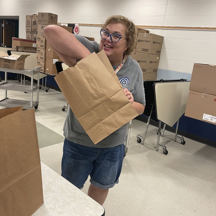 WestLibertyCSD's tweet photo. We are so thankful for our FABULOUS Summer Lunch Team! Thank you for ensuring local children have breakfast and lunch. This summer we've been averaging over 200 meals per day! Keep up the great work! #summerlunchprogram #wlcomets https://t.co/qQIPYr7nZL