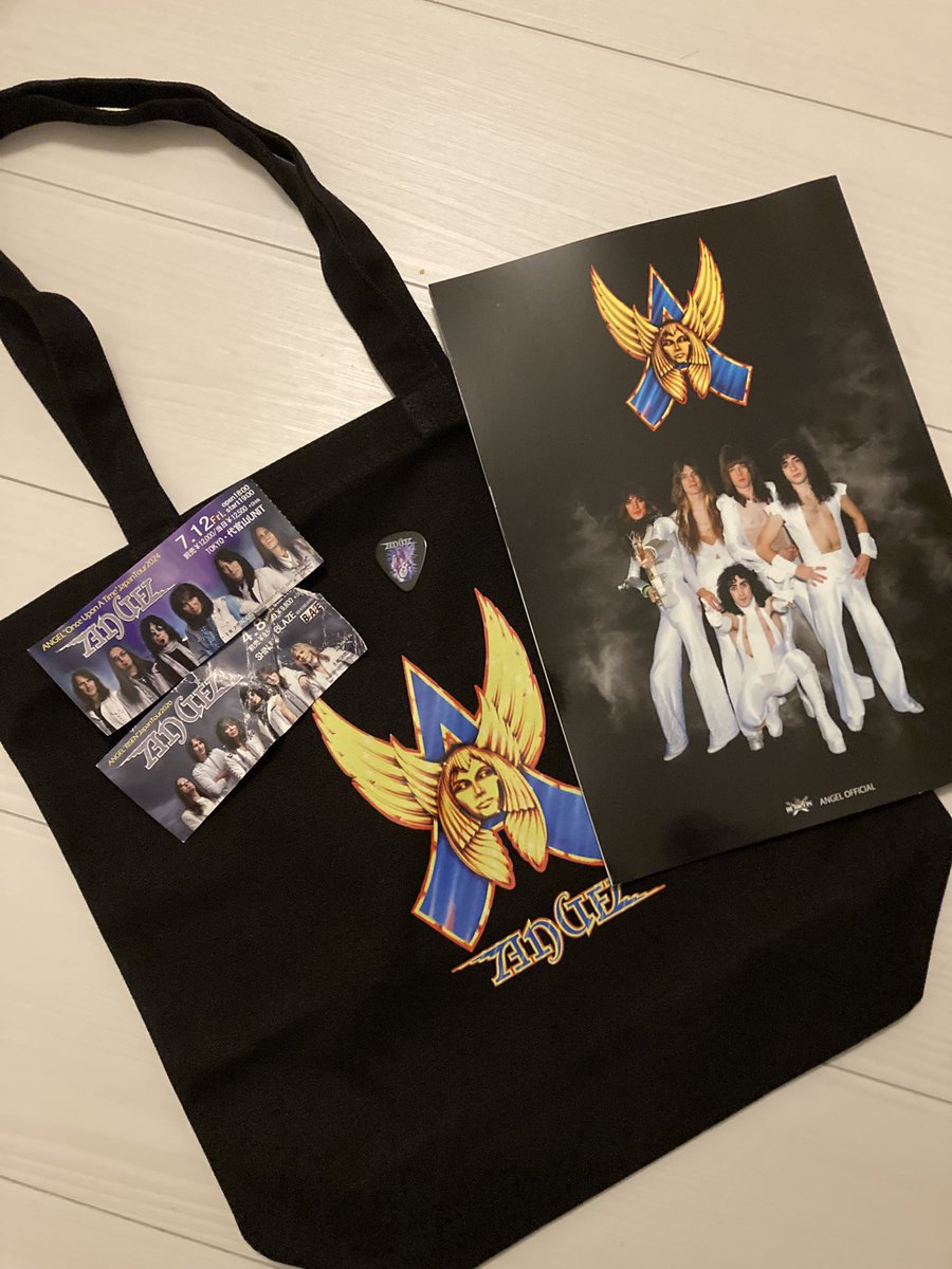 cheaptrack's tweet photo. ANGEL来日公演行って来ましたよ♪
とても素敵で楽しいライブでした、サイクー😄
リズムギターのDannyさんからピック投げてもらいました、
パンキーさんのはピック争奪戦に負けました😭
10代の時に夢中になって聴いたバンドのライブ楽しくて声が枯れてしまった😄
#angelband https://t.co/Gt8OAIoFkM