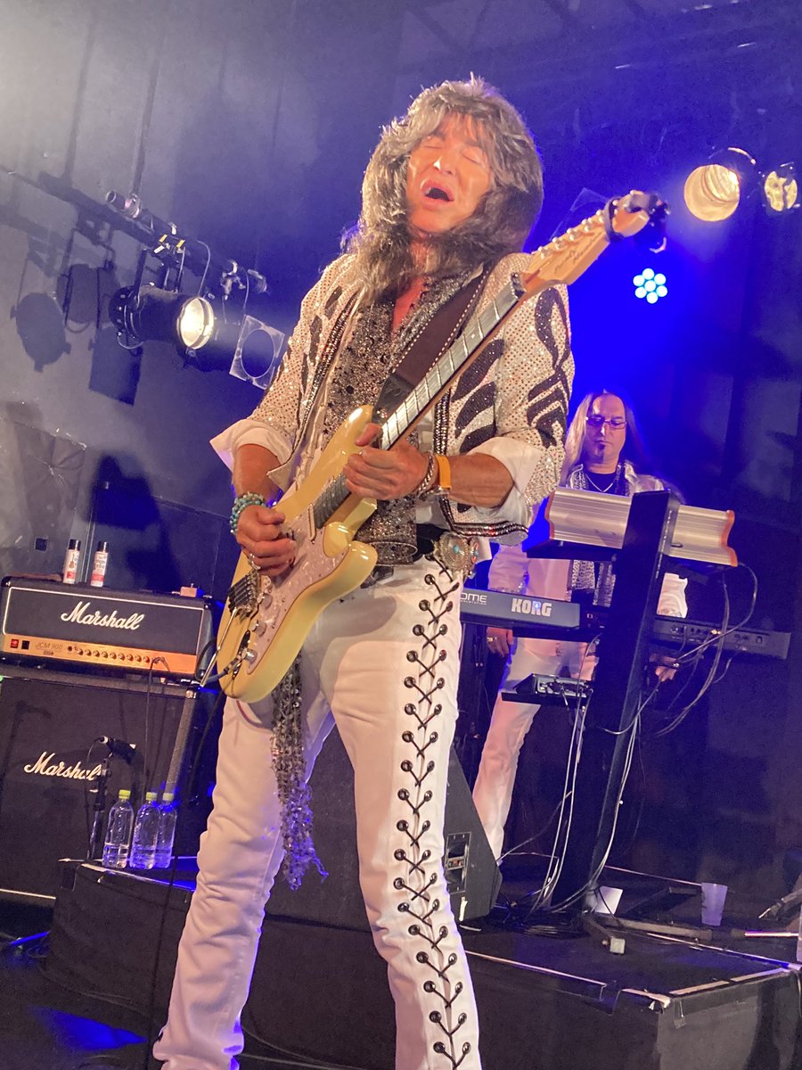 cheaptrack's tweet photo. ANGEL来日公演行って来ましたよ♪
とても素敵で楽しいライブでした、サイクー😄
リズムギターのDannyさんからピック投げてもらいました、
パンキーさんのはピック争奪戦に負けました😭
10代の時に夢中になって聴いたバンドのライブ楽しくて声が枯れてしまった😄
#angelband https://t.co/Gt8OAIoFkM