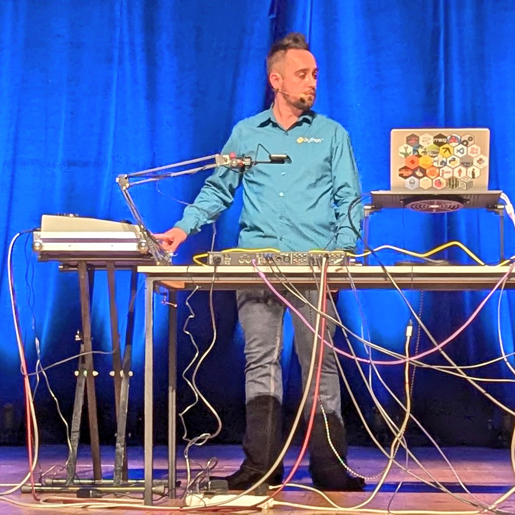 pauloxnet's tweet image. Łukasz Langa is giving the closing keynote of the EuroPython 2024 conference, entitled &quot;Live coding music with PyREPL in Python 3.13&quot; in Prague 🇪🇺🐍

Info 👇
ep2024.europython.eu/session/live-c…

#EuroPython #EuroPython2024 #Python #REPL #Music

CC @EuroPython @llanga