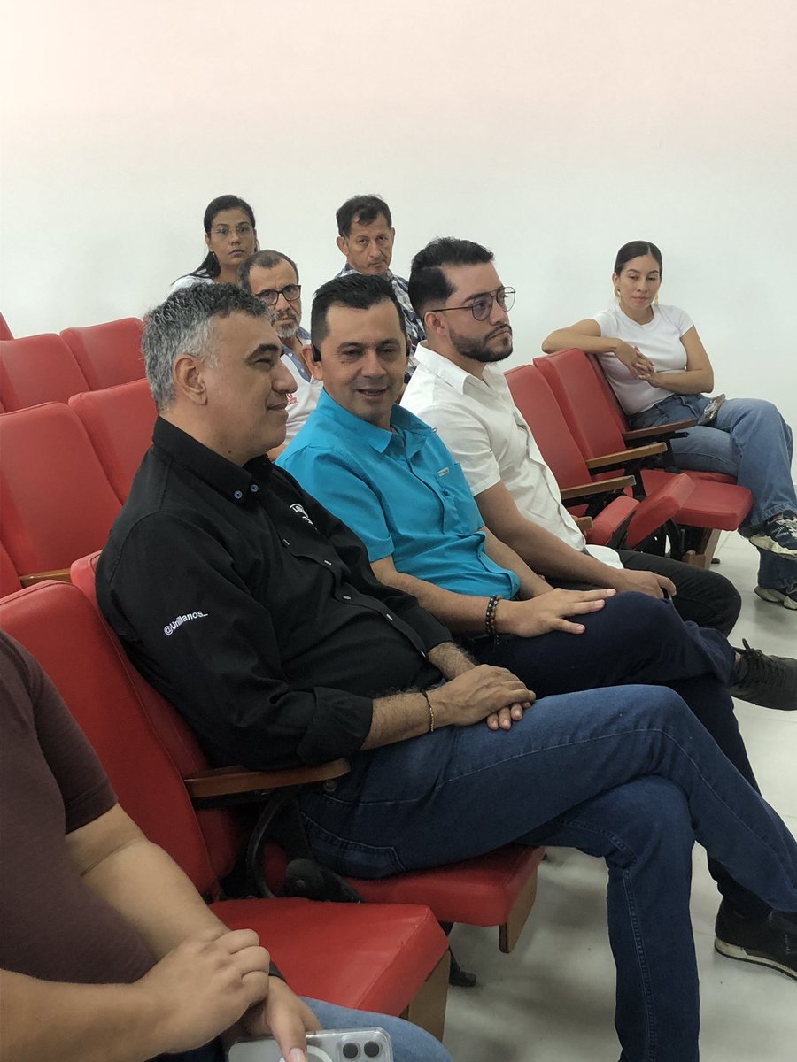 alrestrepometa's tweet photo. Hoy visitamos La Unillanos @unillanos_ sede Restrepo con el alcalde Dani Linares, el secretario de Turismo y el director del Instituto Municipal de Cultura. Escuchamos a las directivas sobre el nuevo proyecto que quieren desarrollar en esta sede. https://t.co/lwv9G1dCwu