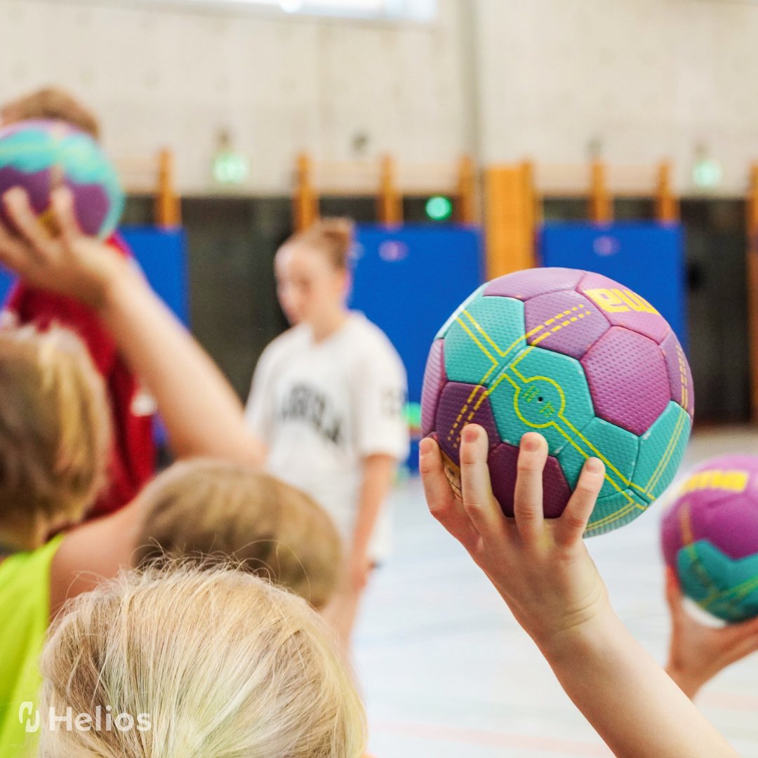 Helios Handball Camp 2024: Eine Woche lang konnten die Kinder unserer Kolleg:innen unter der Beobachtung der Leitwölfe des Landesligisten aus Erfurt ein echtes Handball-Trainingslager erleben.
#heliosklinikumerfurt #heliosgesundheit #helioskliniken #teamhelios #handball #ferien
