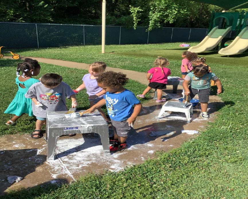 OzarksOACAC's tweet image. A warm, sunny day was the perfect time to enjoy some outside fun and our scrape tables got a sudsy cleaning, too! These young helpers did a great job. #GetaHeadStart