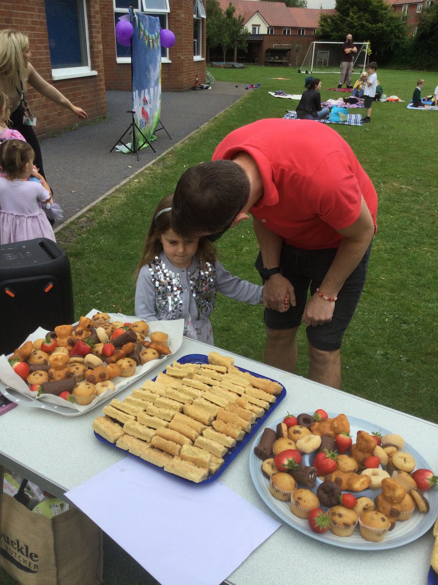 EYFS and new starters for September enjoyed a Teddy Bear's Picnic together this afternoon. 🧸🐻🧺