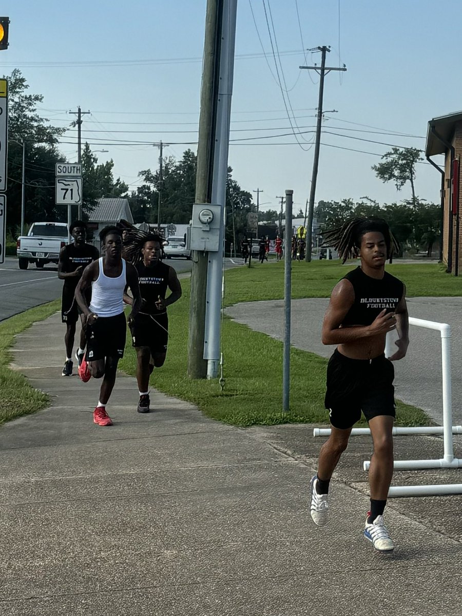 Early Friday Morning Town Run for these Tigers. Been a Great Week… Everyday is another chance to get better.. #OutWorkEverybody #WeAreBlountstown 
🐅 🏈