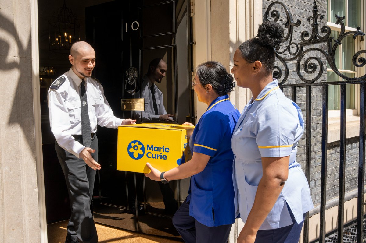 ✍️ We hand-delivered our petition to No.10 and told the new government loud and clear: it’s time to fix end of life care. 

Every single person who is dying or bereaved deserves the best possible support, right to the end. 

No one should be left to face the current crisis in end