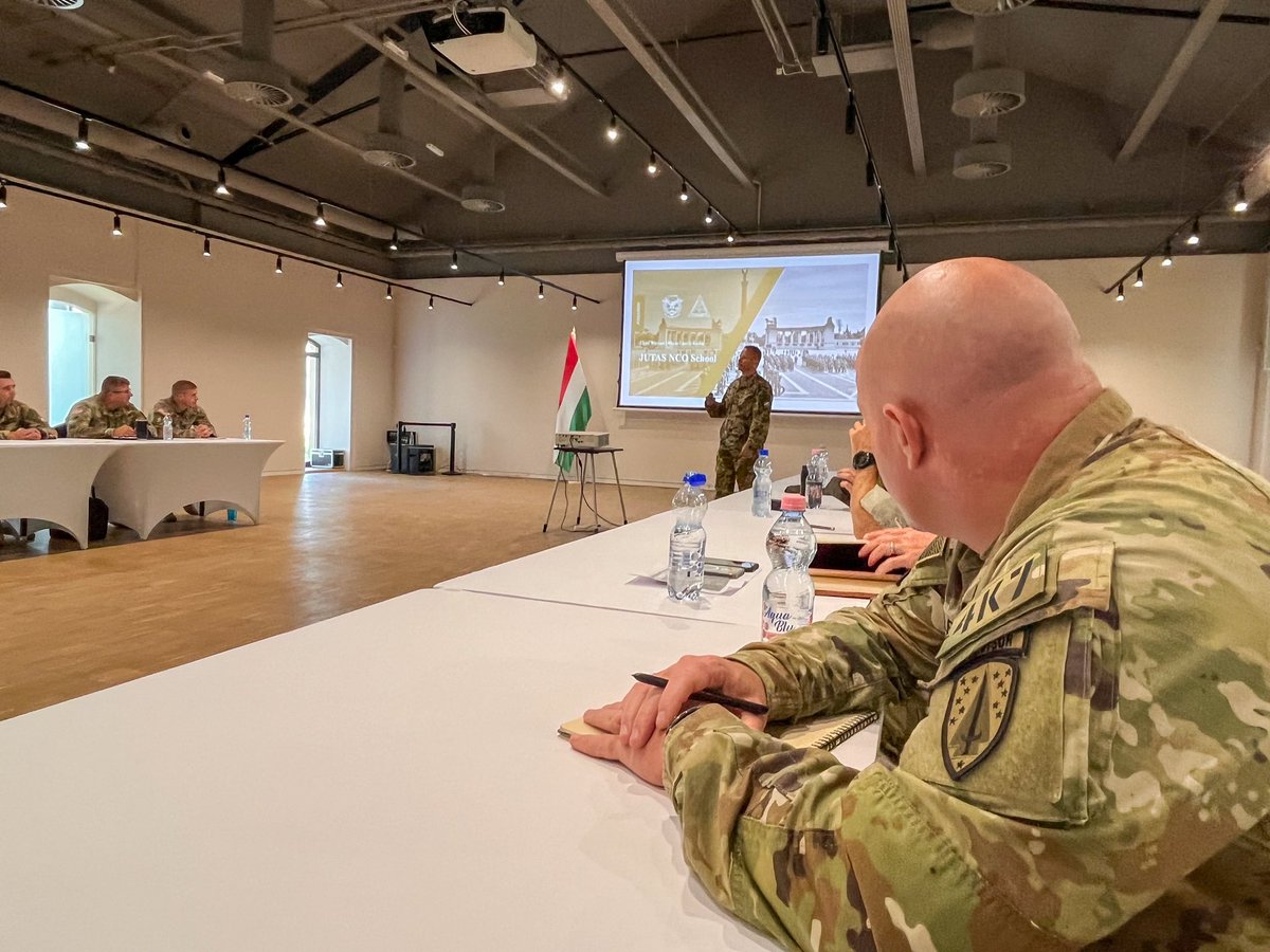 Def_Adjudant1's tweet photo. Proud to represent the 🇧🇪NCO corps during the international CSEL week, organized by the 🇭🇺NCO corps on the occasion of the 100th anniversary of their NCO school. Honored to be part of this historic milestone! #CSEL #InternationalCooperation https://t.co/9zPAOeK1NN