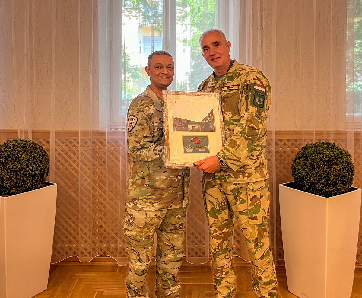 Def_Adjudant1's tweet photo. Proud to represent the 🇧🇪NCO corps during the international CSEL week, organized by the 🇭🇺NCO corps on the occasion of the 100th anniversary of their NCO school. Honored to be part of this historic milestone! #CSEL #InternationalCooperation https://t.co/9zPAOeK1NN
