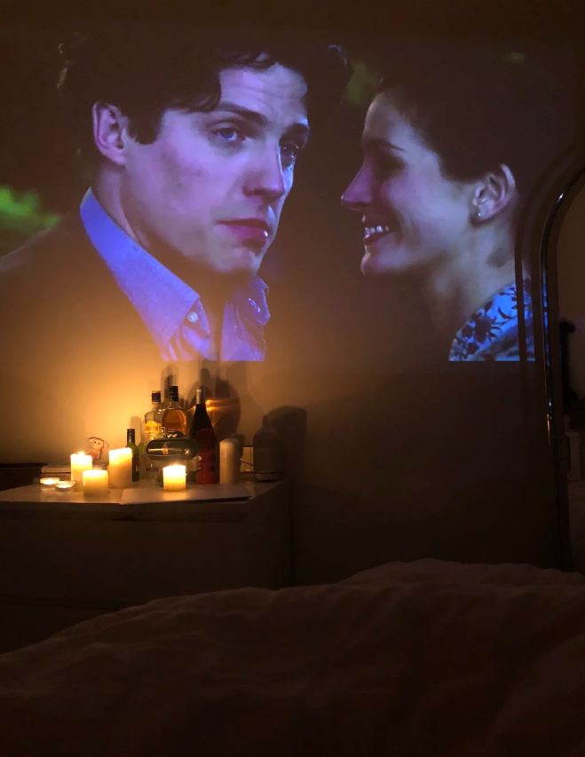 『ノッティングヒルの恋人』を改めて観たんですが、ヒロインの服装がちょっとオシャレで心温まる感じでとても気に入りました。