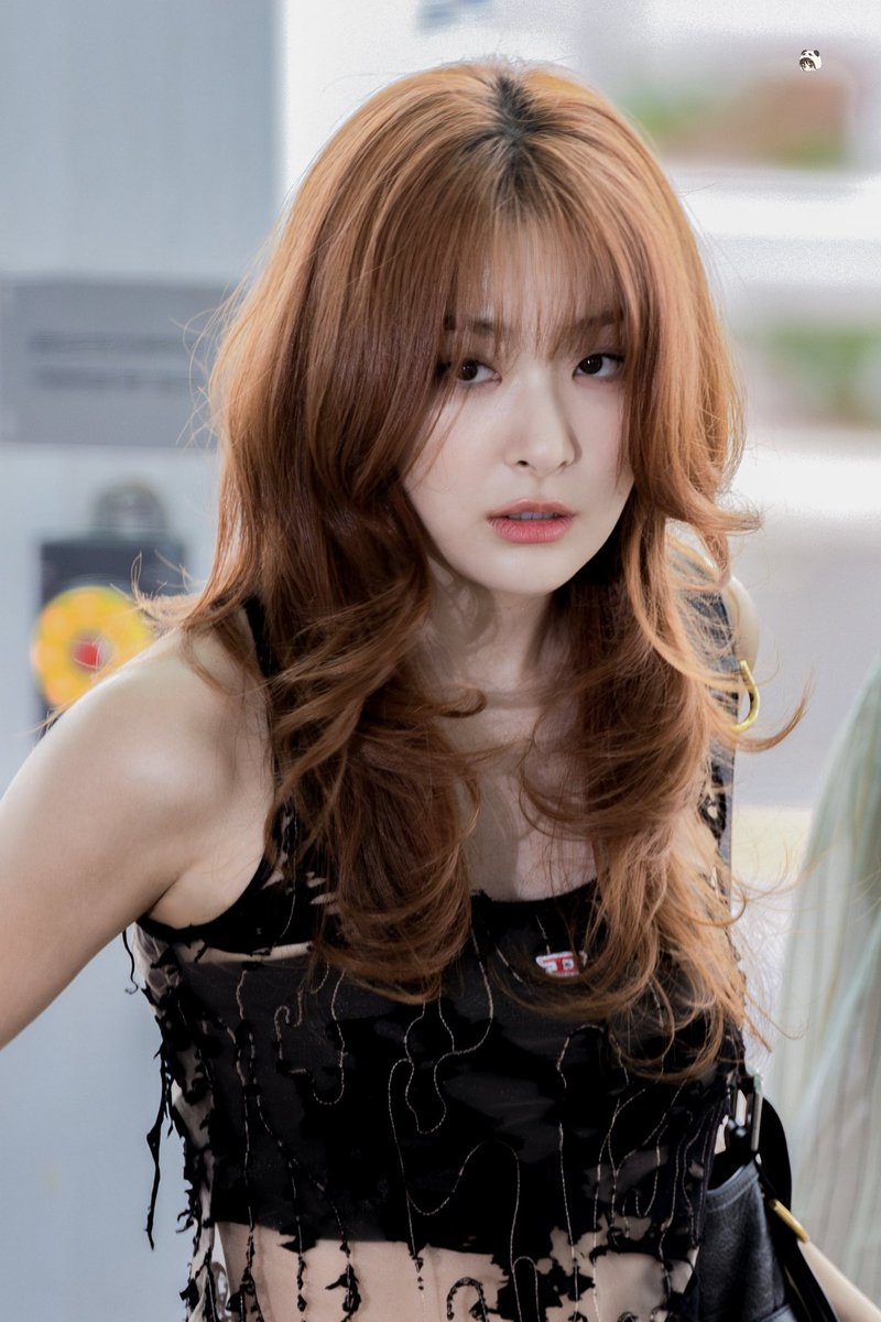 ซึลกิลุควันนี้สวยกินคนมากกกกก ชุดถูกต้อง ทรงผมถูกต้อง วิชวลถูกต้อง ไม่ว่าจะอิริยาบถไหนก็ยังสวย นี่สินะร่างทองคังซึลกิวัย 30