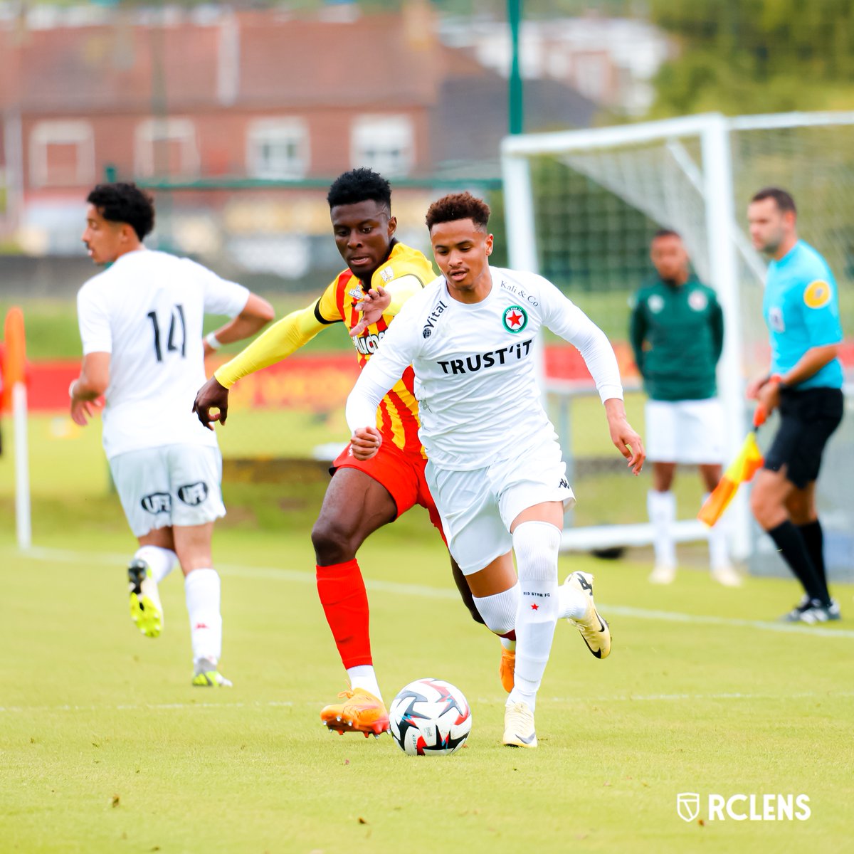 RCLens's tweet photo. 𝐀𝐯𝐞𝐜 𝐥𝐚 𝐦𝐚𝐧𝐢𝐞̀𝐫𝐞 ✍️
👉 https://t.co/i2StfgAK3q
#PrépArtésienne #RCLRED