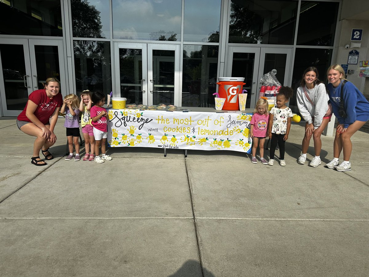 lafacatholic's tweet photo. Stop by and visit our lemonade stand today at the front of CC and support the Isaiah 117 House! We’re doing summer with a higher purpose and performing acts of service this week! #ChooseLCSS https://t.co/FzZ4Cm9yO9