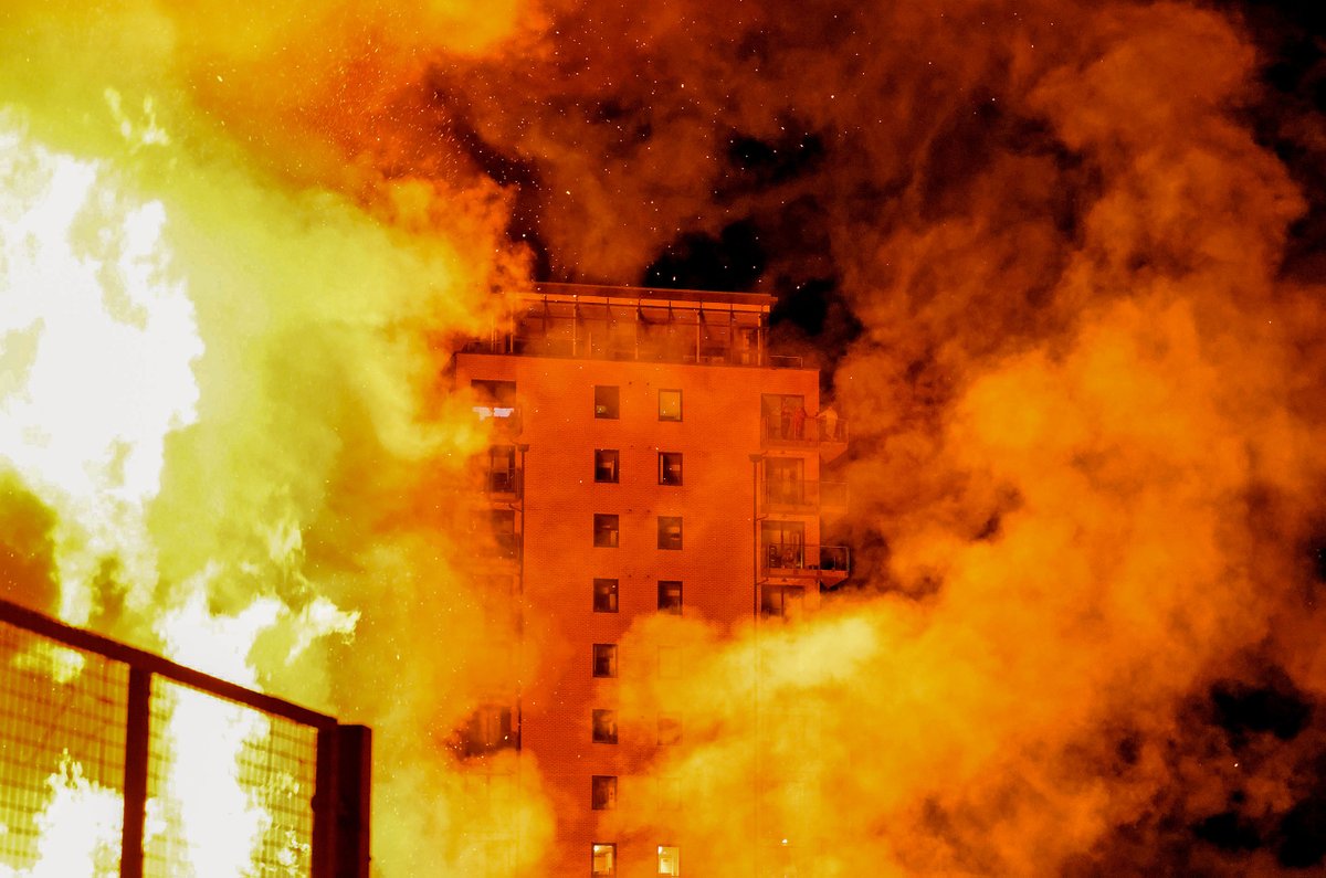 JustinKernoghan's tweet photo. Eleventh Night bonfires in Belfast @BelfastLive #eleventwelfth #eleventhnight #Bonfire https://t.co/4gRqESB9r4 https://t.co/j5PDvI7WXW