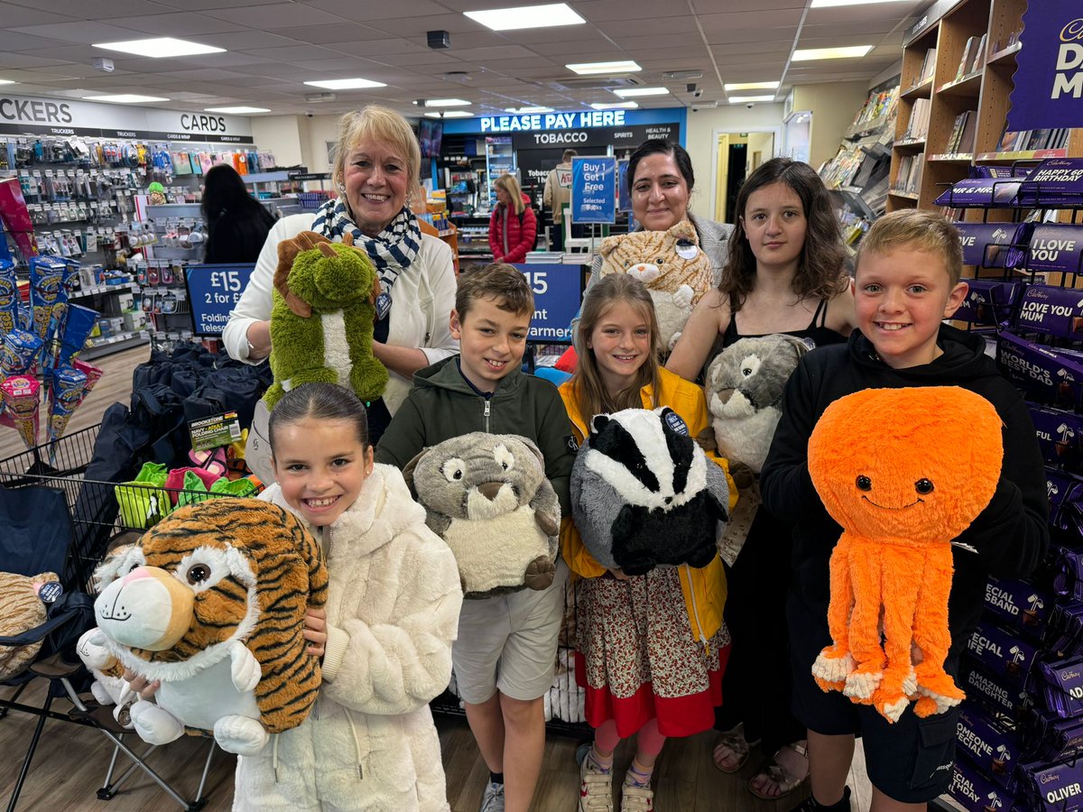 DebbieNeale's tweet image. Great visit to Wimbledon to watch mens' semi finals today with a mixed bunch of @WilsdenPrimary and @tpsbd13 children. Great experience and exemplary behaviour. @FocusTrust1