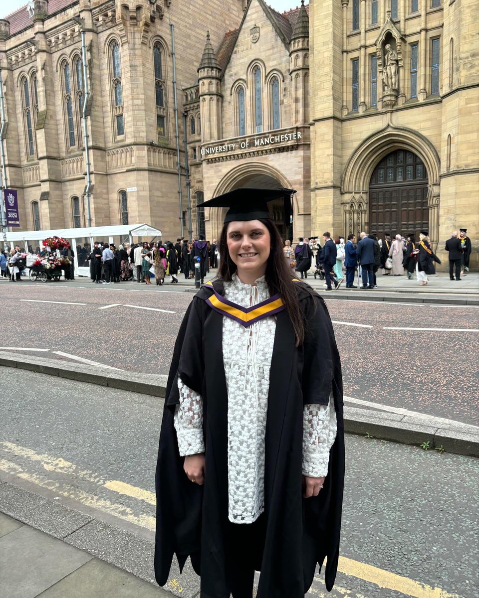 Holly Eva tweet media