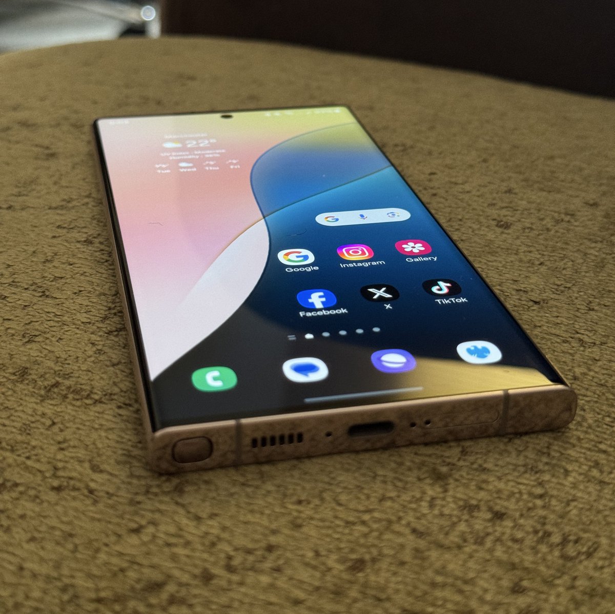 Holly - I like tech tweet media