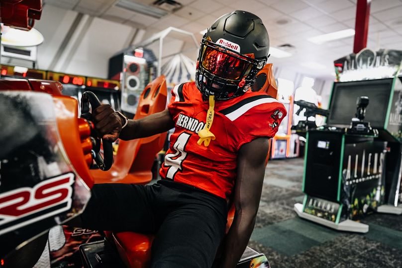 HerndonFtbl's tweet image. Herndon Football 2024. Looking for drivers not passengers. Great time to be a Hornet!  #DMGB #OnePercent