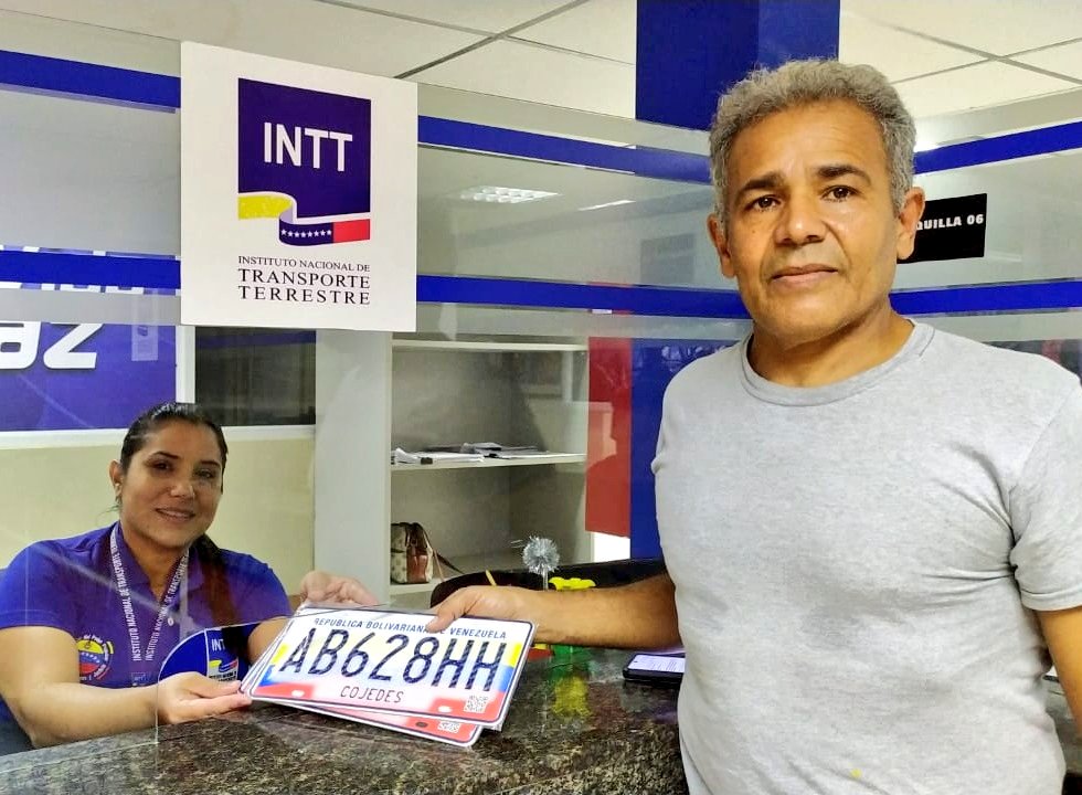 SegVialCabimas1's tweet photo. #Usuario | ¿Tienes trámites vehiculares pendientes? 🚗 Acude a la oficina del #INTT Cabimas, nuestros funcionarios te atenderán de forma rápida y segura. 🚦 

#LaPoesíaNosUne https://t.co/BQXF1eGBgt