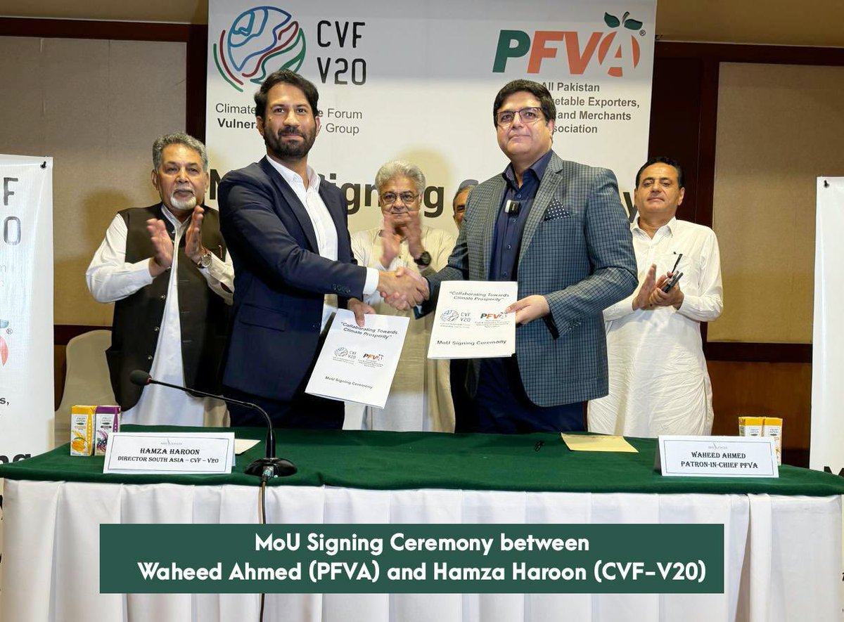 waheedAmed's tweet photo. Proud to sign the MoU with CVF-V20, marking a milestone in making Pakistan’s fruit and vegetable sector climate-resilient. Together, we'll ensure sustainable growth and prosperity for our growers and exporters. #PFVA #CVFV20 #CLIMATEPROSERITY https://t.co/cdSjejJIM5