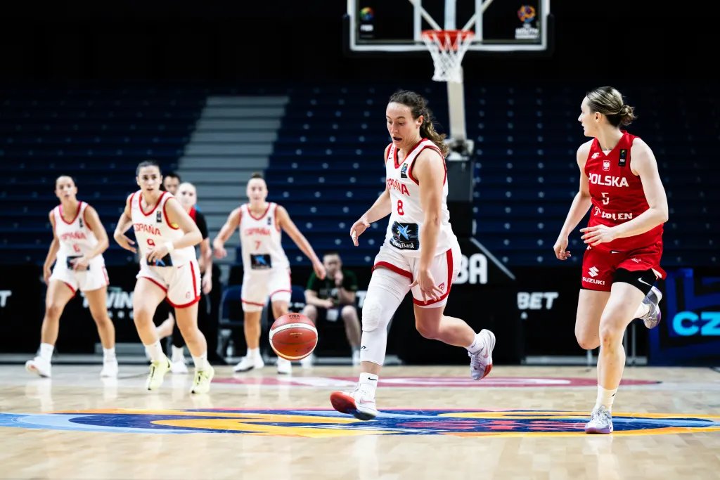 GIGANTESbasket's tweet photo. 🔥 ¡Nueva exhibición de España en el Europeo U20!

🆚 Se impuso a Polonia en cuartos y mañana se medirá a Italia por un puesto en la final

🇪🇸 Los 5 partidos en el torneo:

✅ 84-19 vs Montenegro
✅ 100-43 vs Suecia
✅ 84-34 vs Portugal
✅ 76-40 vs Lituania
✅ 89-41 vs Polonia https://t.co/OCWumbOevX