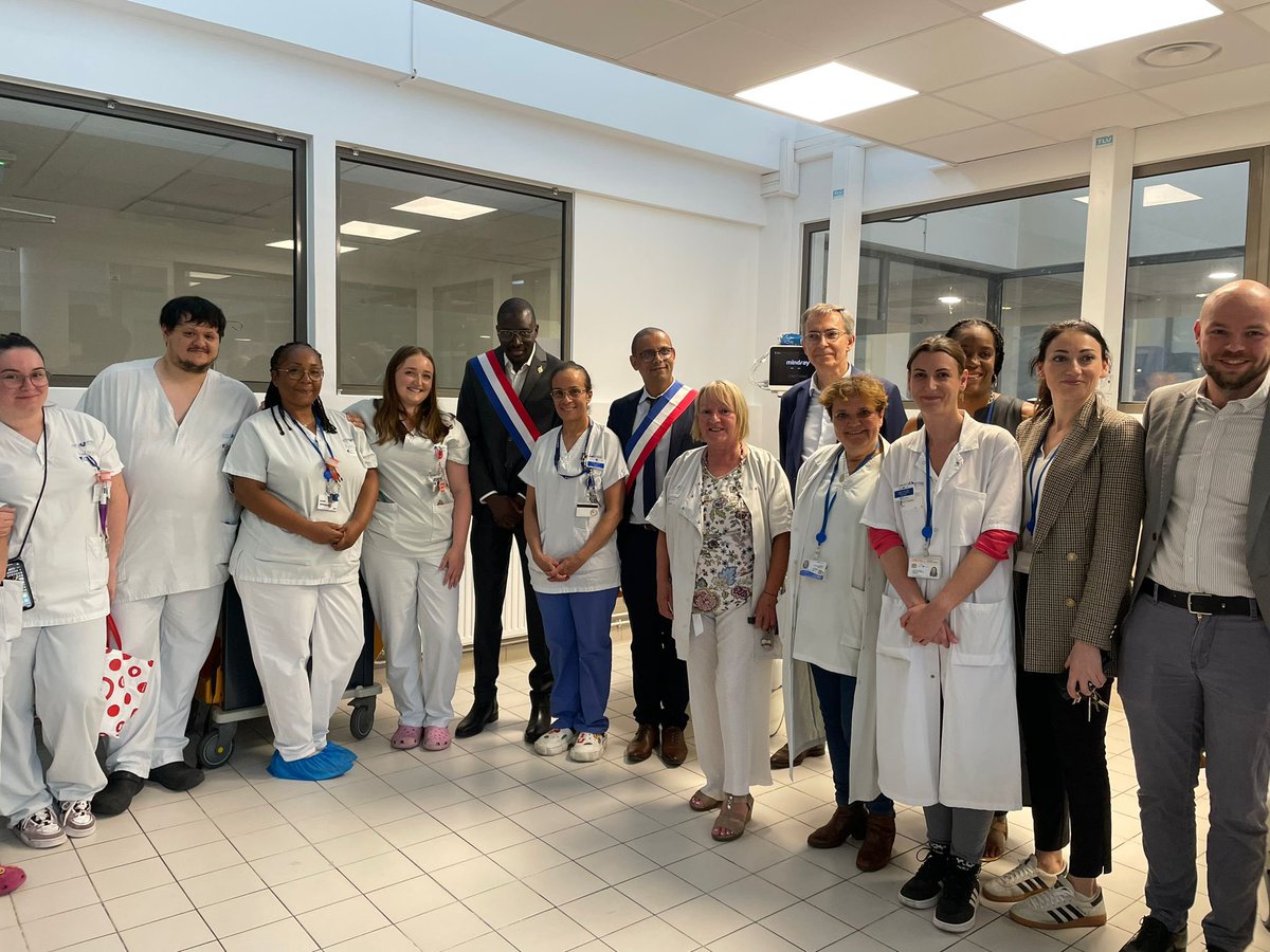 Pour ma 1ère visite officielle, il me tenait à cœur de me rendre au chevet du personnel soignant et des patients du service des Urgences de l’hôpital Avicenne à Bobigny.
Un échange de près de 2h avec les équipes de jour et de nuit.

Merci à eux pour leur résilience et dévouement.
