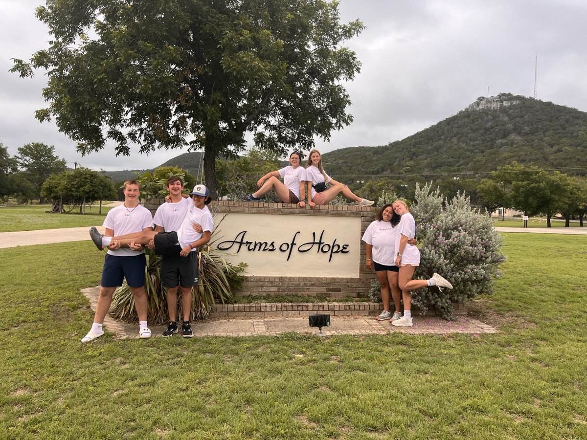 armsofhope's tweet photo. Interns at #ArmsofHope Medina Campus are knocking it out of the park!! Through mission trips, camps, working alongside visiting church groups and daily activities, these amazing young men and women are showing our residents the love of Jesus and how to grow closer to him. https://t.co/q0jmVuJIJi