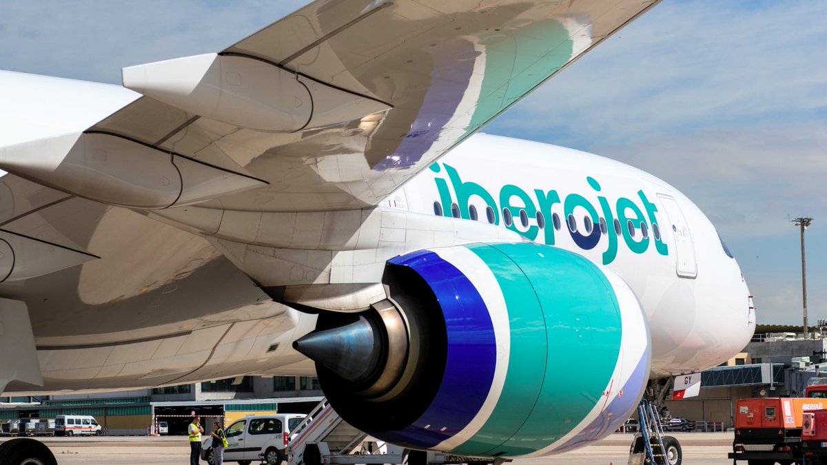 iberojetair_es's tweet photo. ¡Siente la diferencia a bordo de nuestros Airbus A350! 🌐🛫 En Iberojet, te llevamos a tu destino en los aviones más avanzados y cómodos del mercado. Con mayor espacio, eficiencia y tecnología de vanguardia, tu viaje será inolvidable. #VolandoContigo https://t.co/cbqdUotjir