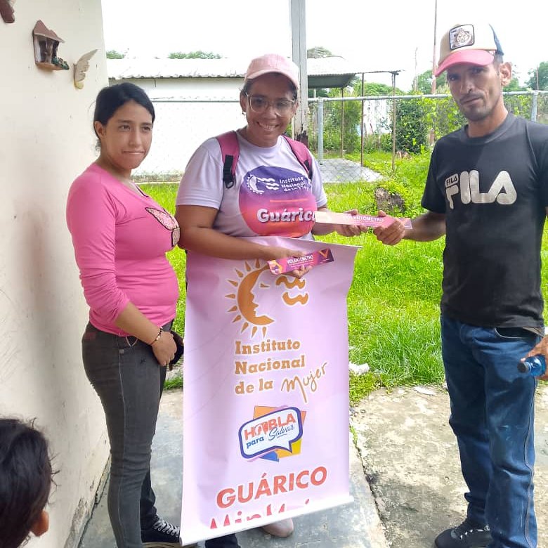 Ofic_Inamujer's tweet photo. #Guárico | #Inamujer recorrió casa a casa el Sector Las Lajitas, en la parroquia El Sombrero del municipio Julián Mellado, llevando el mensaje de la prevención de la violencia en materia de género.

#LaPoesiaNosUne 
@NicolasMaduro 
@DhelizAlvarez https://t.co/kLmLIRwXGh