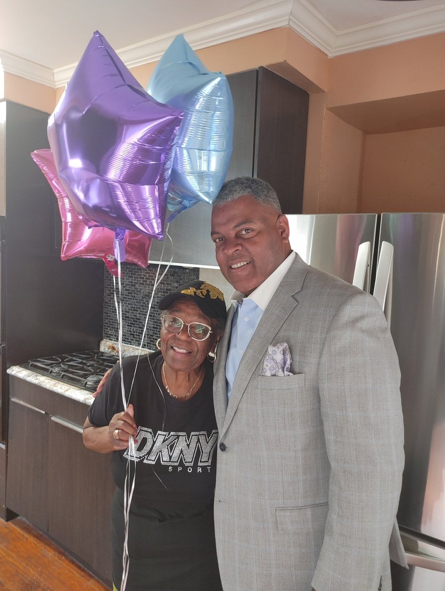 AOKellum's tweet photo. Feeling so grateful to have helped my amazing aunt with her mortgage. She's truly a wonderful person! #Kellumortgage.com #propertyispower! ❤ https://t.co/u26B33iTKK