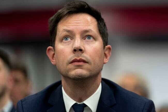 BFMTV's tweet image. 🔴 EN DIRECT
Législatives: François-Xavier Bellamy affirme que les Républicains &quot;ne tolèreront pas un gouvernement du NFP&quot;
l.bfmtv.com/qG6f