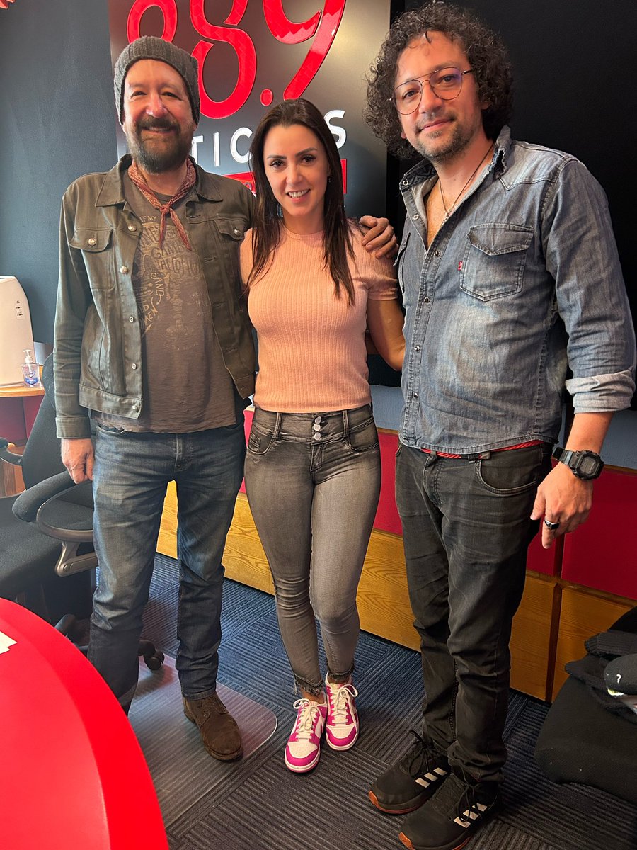 Hoy de visita en mi changarro para platicar sobre la evolución del rock dos tipazos Isma Salcedo y el cha con motivo del #Diamundialdelrock 
<a href="/eltalcha/">Cha!</a> <a href="/IsmaDaniels/">Ismael Salcedo</a> 

<a href="/889Noticias/">88.9 Noticias</a> 🎙️📻🤘🏻