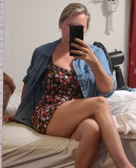 No kids tonight, what shud I do? Shud I go somewhere or stay home and maybe have 1 of u local guys over<a href="/tag/morningstretches"class="tags"><span>#morningstretches</span></a>