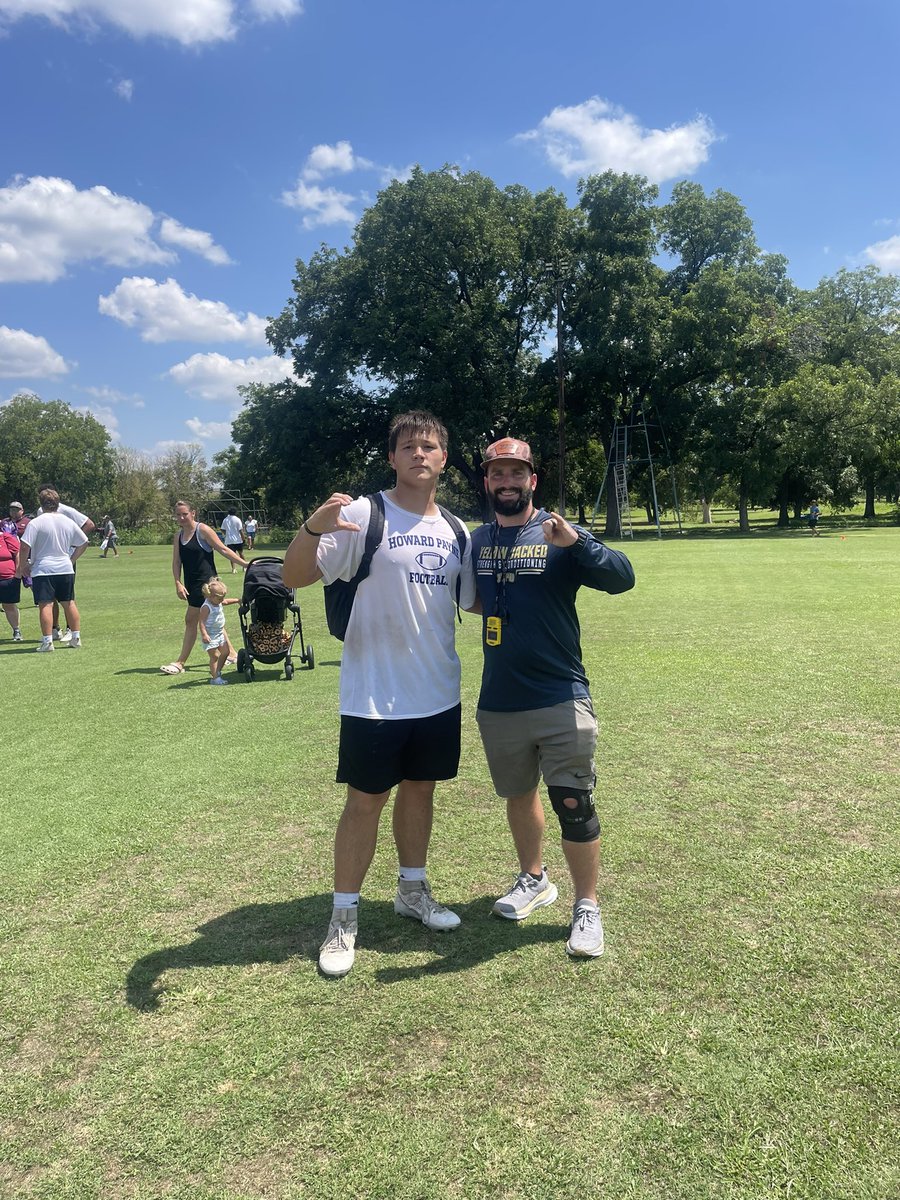 Blessed to receive my first off to continue my athletic and academic career <a href="/HPUFootball/">Howard Payne University Football</a> <a href="/CoachCadeGray/">Coach Gray</a> @CoachBachtelHPU  <a href="/CoachEscobar45/">CoachEscobar🇺🇸🏈</a>