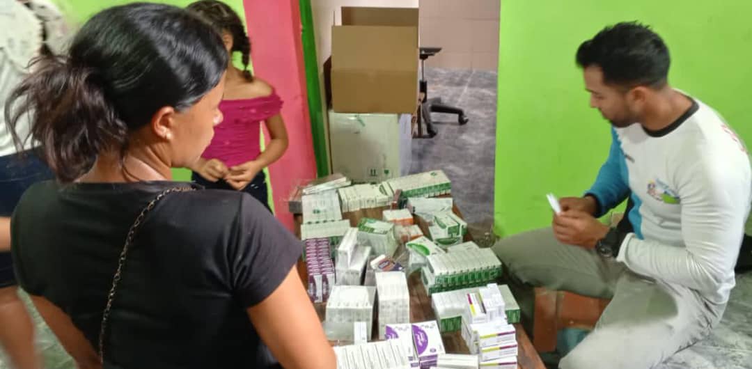 "Amor en Acción" en la comunidad Las Maporas, San Fernando, ASIC Polideportivo, brindaron jornada de atención integral a más de 300 personas en el edo. Apure

#JuntosPorCadaLatido
#LaPoesíaNosUne
<a href="/NicolasMaduro/">Nicolás Maduro</a>
<a href="/MagaGutierrezV/">Magaly Gutiérrez Viña</a>