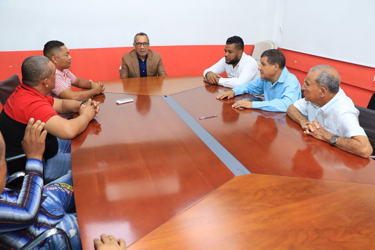 ElsidoDiaz's tweet photo. Continuamos en la Casa Nacional del Partido, con los Presidentes provinciales de  la región Este, el proceso de evaluación a los resultados obtenidos en las pasadas elecciones Municipales, Congresuales y Presidenciales, que abarcará todo el país. https://t.co/CBBybRnigD